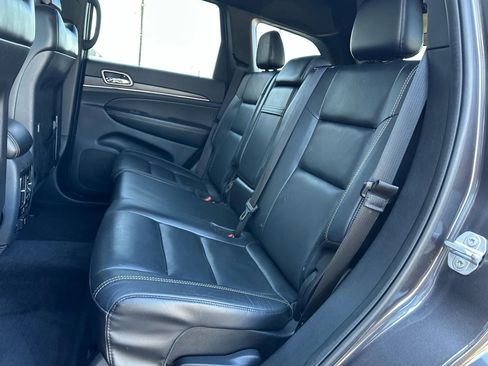 Used 2017 Jeep Grand Cherokee Limited image 14