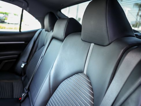 Used 2024 Toyota Camry SE image 23