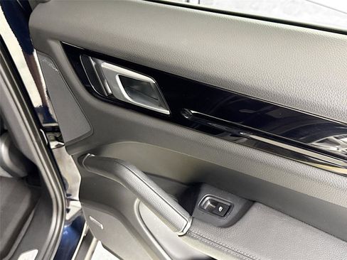 Used 2022 Porsche Cayenne Coupe w/ Premium Package image 31