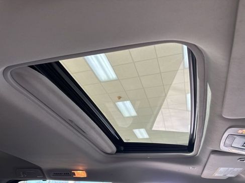 Used 2021 Toyota Sienna XLE image 11