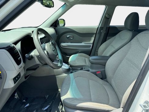 Used 2017 Kia Soul EV image 9