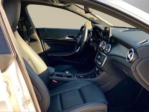 Used 2018 Mercedes-Benz CLA 250 4MATIC image 7