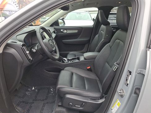 Certified 2025 Volvo XC40 B5 Plus image 14