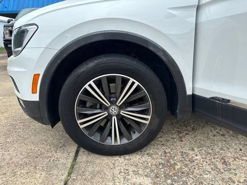 Used 2018 Volkswagen Tiguan SEL AWD/4WD image 30
