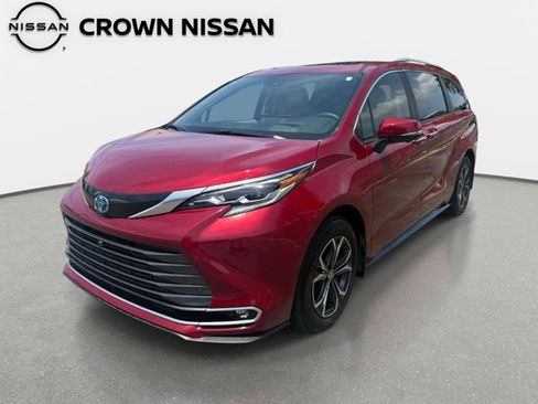 Used 2025 Toyota Sienna Platinum AWD/4WD image 1