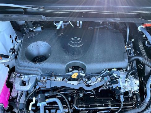 Used 2025 Toyota Sienna XLE AWD/4WD image 32