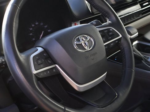 Used 2024 Toyota Sienna XLE image 21