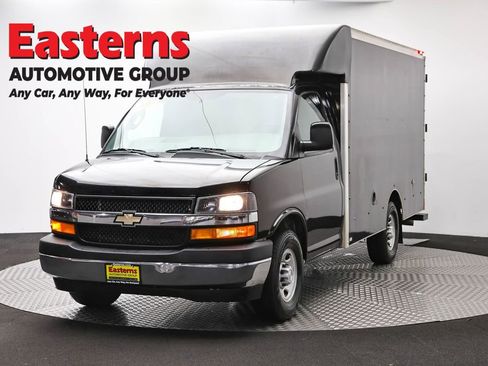 Used 2017 Chevrolet Express 3500 RWD image 1