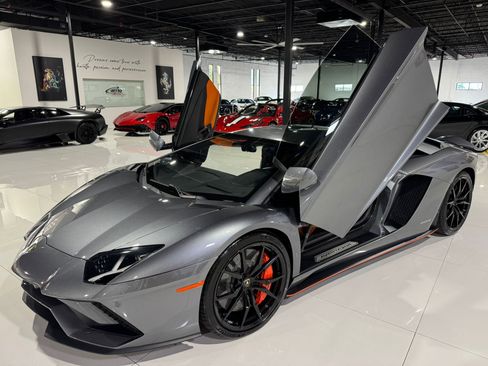 Used 2017 Lamborghini Aventador S image 11