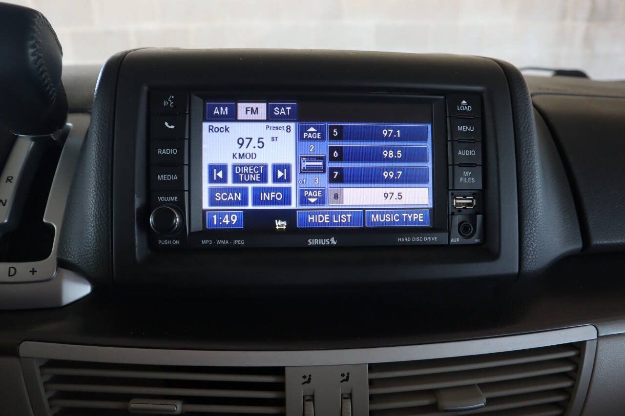 Used 2010 Volkswagen Routan SE FWD image 37