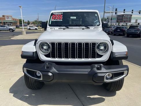Used 2025 Jeep Wrangler Unlimited Sahara AWD/4WD image 11