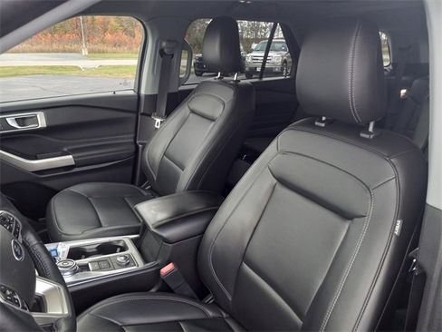 Used 2022 Ford Explorer XLT w/ Equipment Group 202A image 13