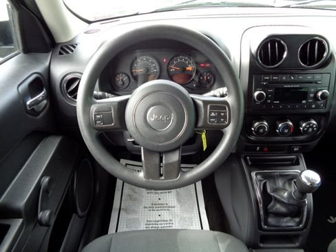 Used 2017 Jeep Patriot Sport image 30