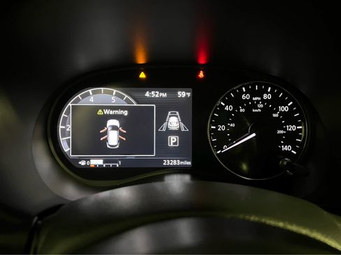 Used 2023 Nissan Kicks SR w/ Interior Electronics Package FWD image 16