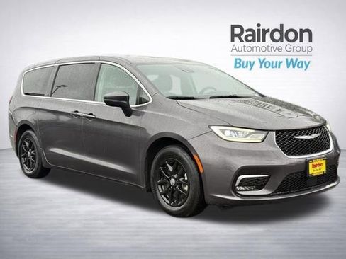 Used 2023 Chrysler Pacifica Touring-L FWD image 1