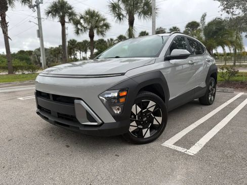 Used 2024 Hyundai Kona SEL AWD/4WD image 2