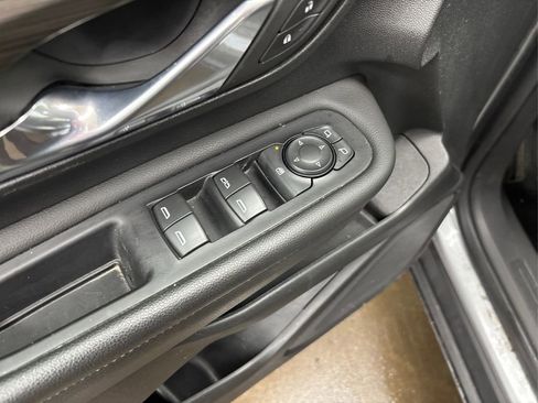 Used 2023 GMC Terrain SLE image 35