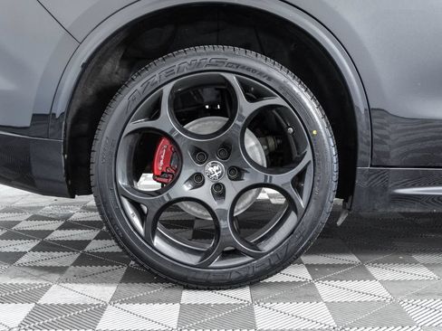 Used 2023 Alfa Romeo Stelvio Veloce AWD/4WD image 46