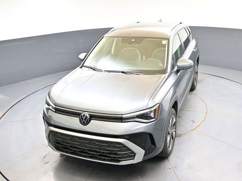 Used 2025 Volkswagen Taos SE AWD/4WD image 36