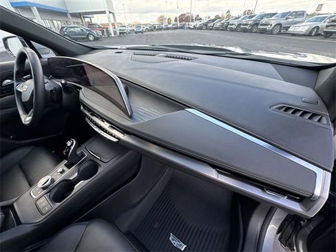 Used 2025 Cadillac XT4 Premium Luxury image 30