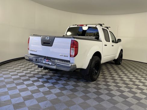 Used 2012 Nissan Frontier SV AWD/4WD image 5