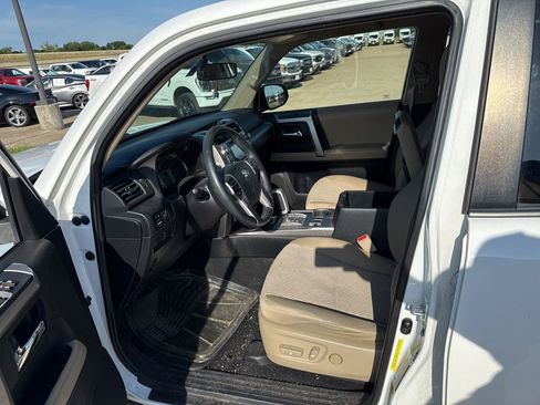 Used 2017 Toyota 4Runner SR5 RWD image 20