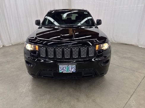 Used 2019 Jeep Grand Cherokee Altitude image 4