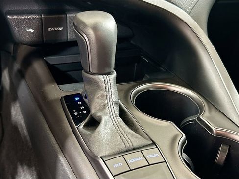 Used 2024 Toyota Camry SE w/ Convenience Package image 14