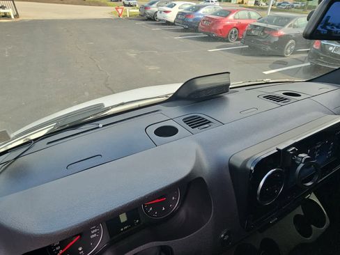 Used 2025 Mercedes-Benz Sprinter 2500 image 20