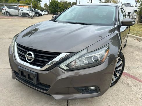 Used 2017 Nissan Altima 2.5 SL w/ 2.5 Technology Package FWD image 1