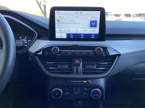 Used 2022 Ford Escape SE image 17