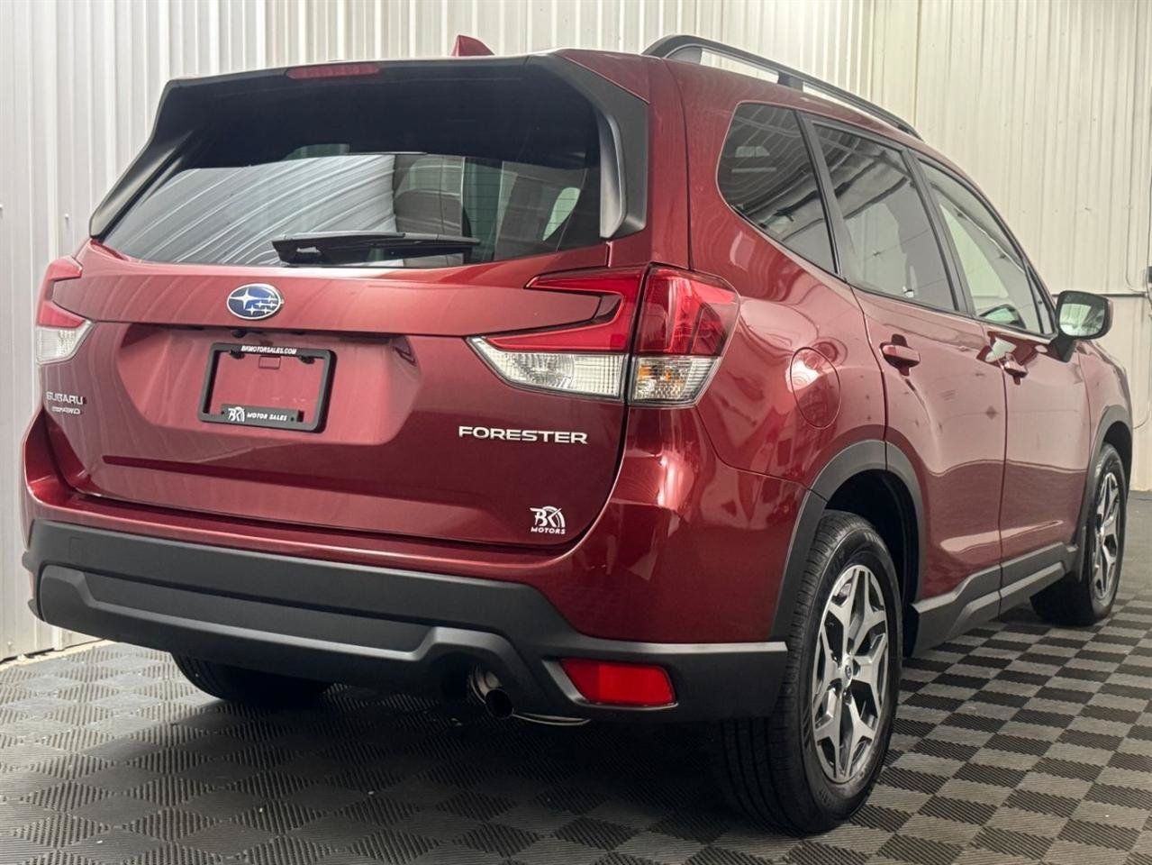 Used 2020 Subaru Forester Premium AWD/4WD image 4