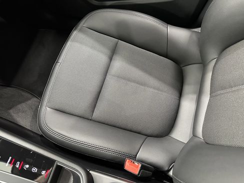 Certified 2024 Porsche Macan image 53