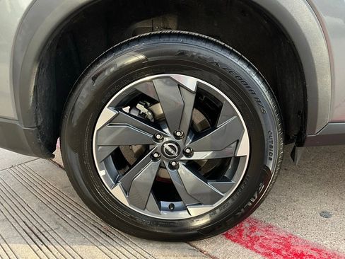 Used 2025 Nissan Rogue SV image 9