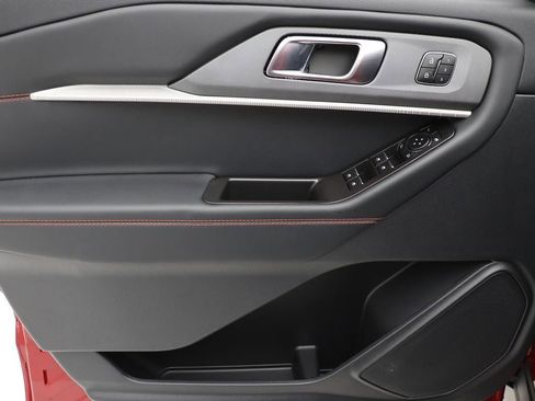 Used 2025 Ford Explorer ST image 18