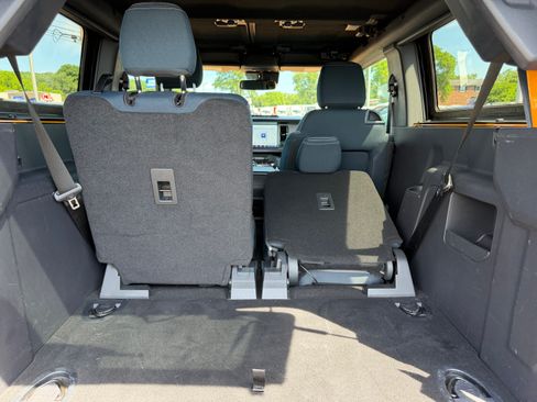 Certified 2021 Ford Bronco Outer Banks w/ Sasquatch Package AWD/4WD image 14