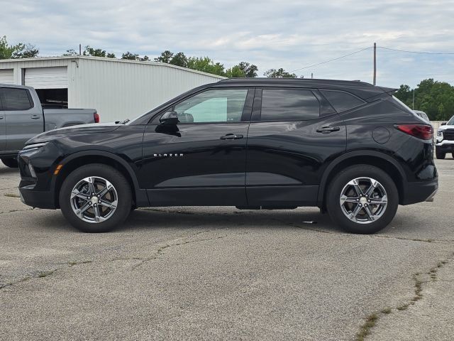 Used 2024 Chevrolet Blazer LT w/ Convenience Package FWD image 2