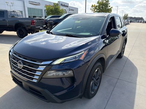 Used 2024 Nissan Rogue SV FWD image 9