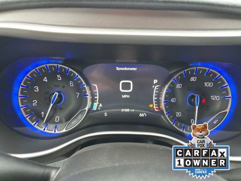 Used 2021 Chrysler Pacifica Touring image 35