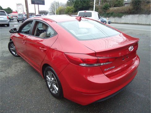 Used 2017 Hyundai Elantra SE image 8