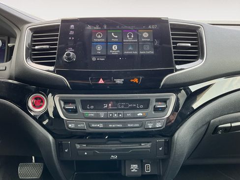 Used 2022 Honda Pilot Touring image 11