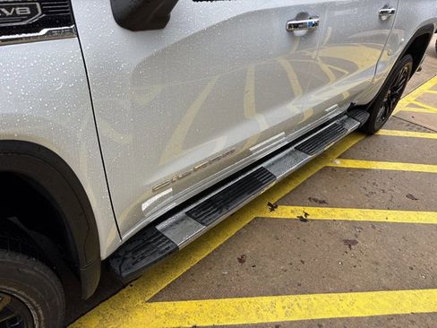 New 2026 GMC Sierra 1500 SLT image 13