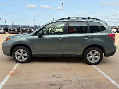 Used 2016 Subaru Forester 2.5i Premium w/ All-Weather Package AWD/4WD image 4