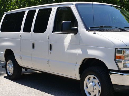 Used 2014 Ford E-350 and Econoline 350 XLT RWD image 38