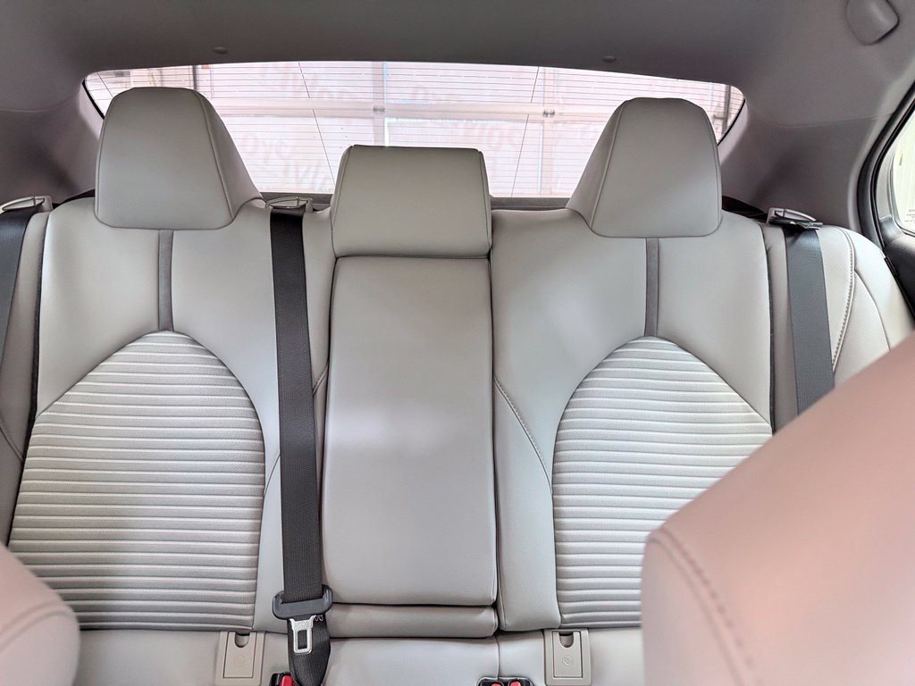 Used 2020 Toyota Camry SE FWD image 17
