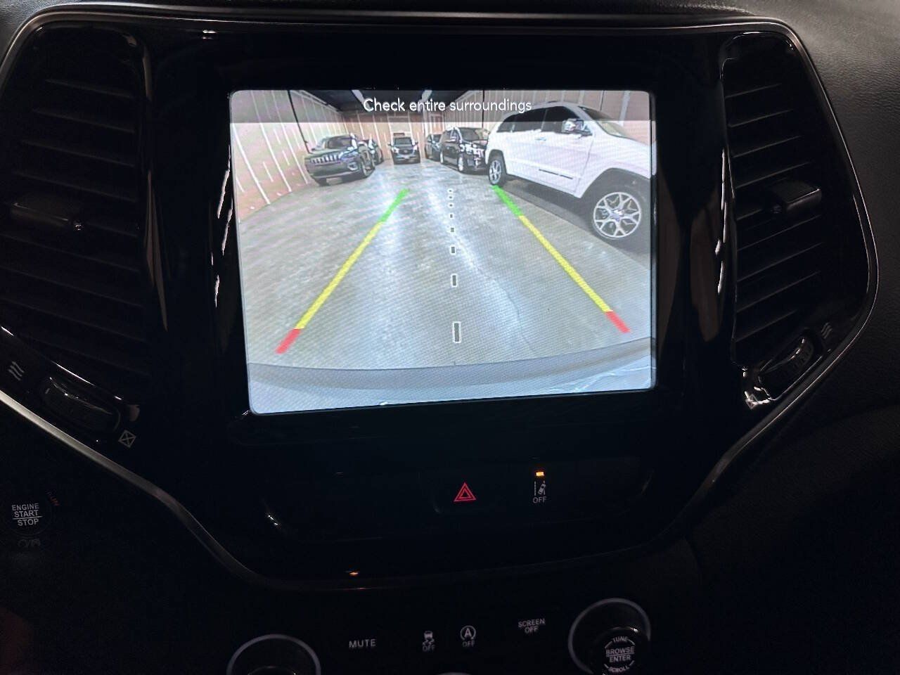 Used 2022 Jeep Cherokee Limited AWD/4WD image 10