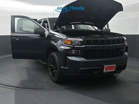 Used 2020 Chevrolet Silverado 1500 Custom w/ Custom Value Package AWD/4WD image 35