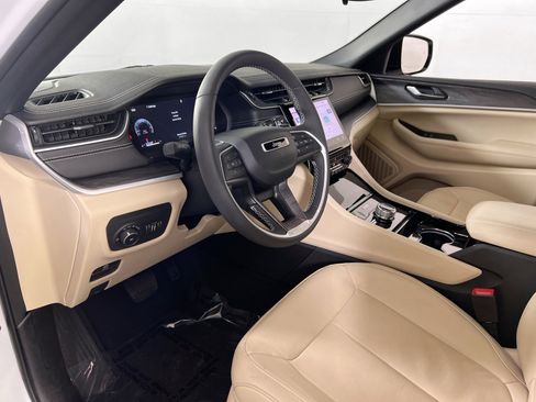 Used 2023 Jeep Grand Cherokee Limited image 9