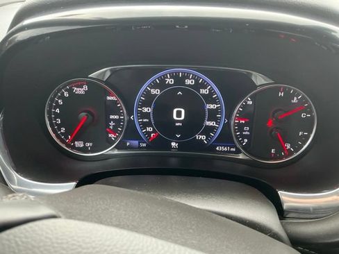 Used 2023 Chevrolet Traverse Premier FWD image 23
