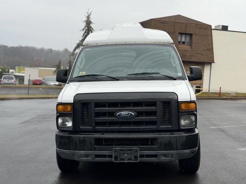 Used 2010 Ford E-350 and Econoline 350 XLT image 4